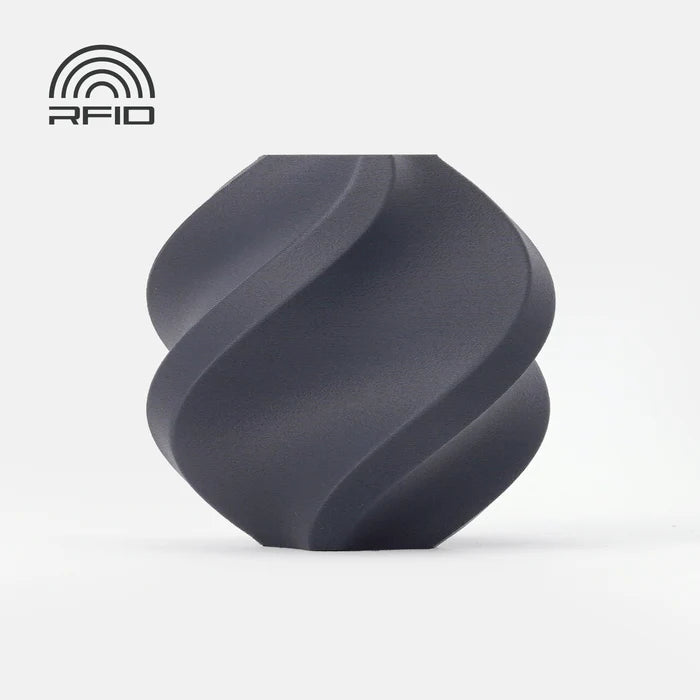 Filamento PLA-CF Bambu Lab: rigidità superiore, finitura opaca e facile stampa. Ideale per prototipi funzionali e design. Compatibile con X1, P1, A1 e AMS.